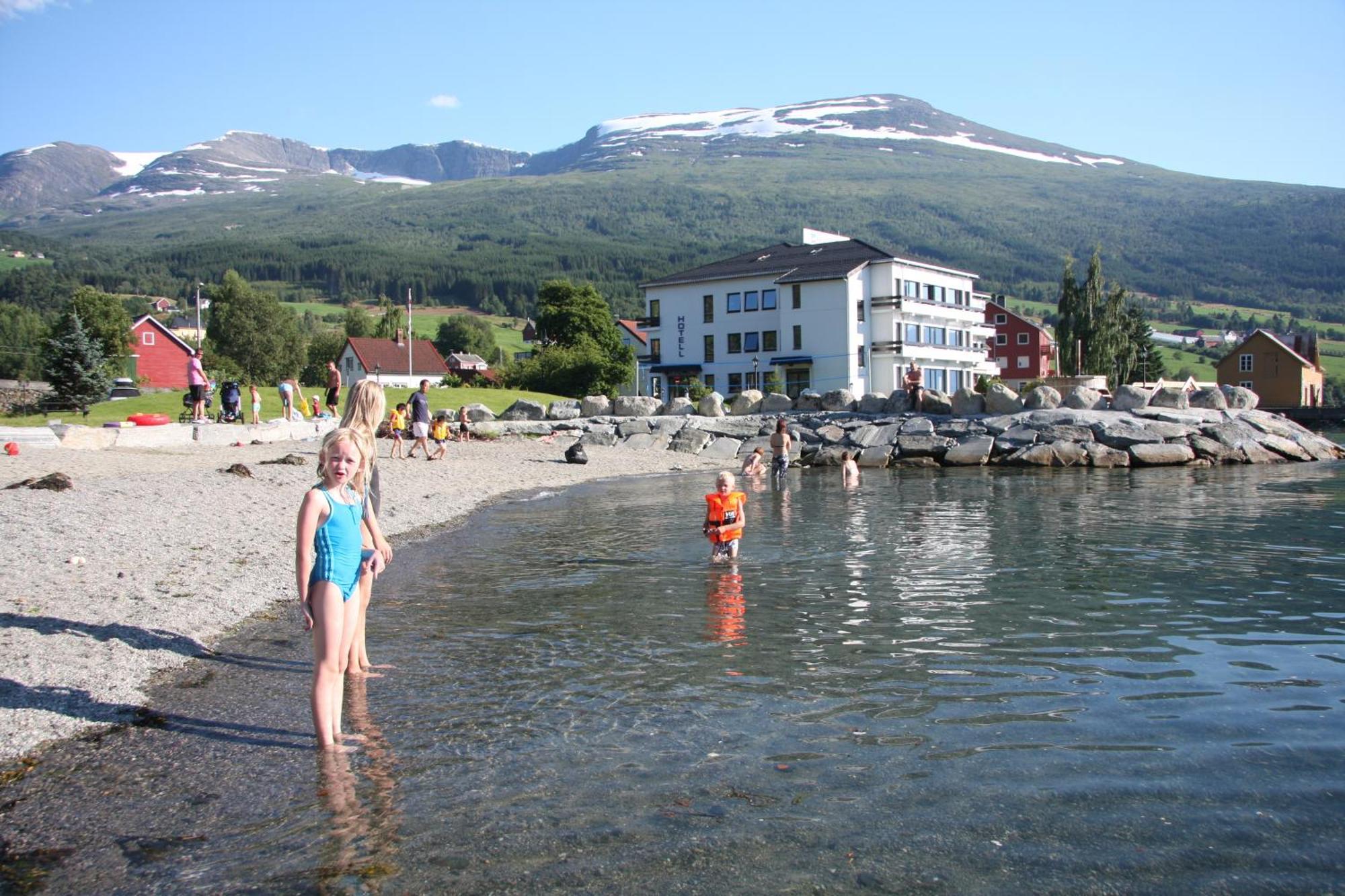 Innvik Fjordhotell Esterno foto